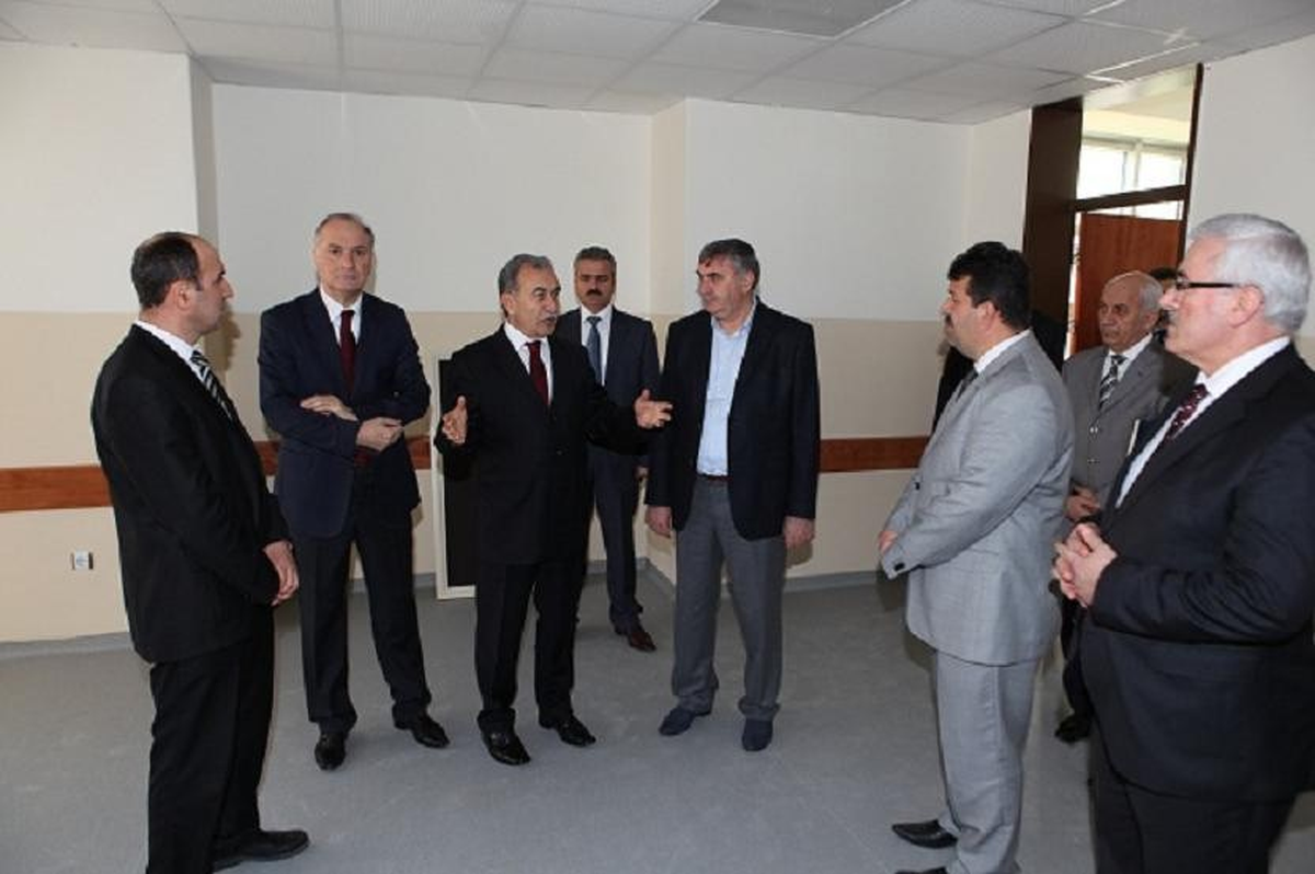 Sakarya Valisi\'nden Okul Ziyareti
