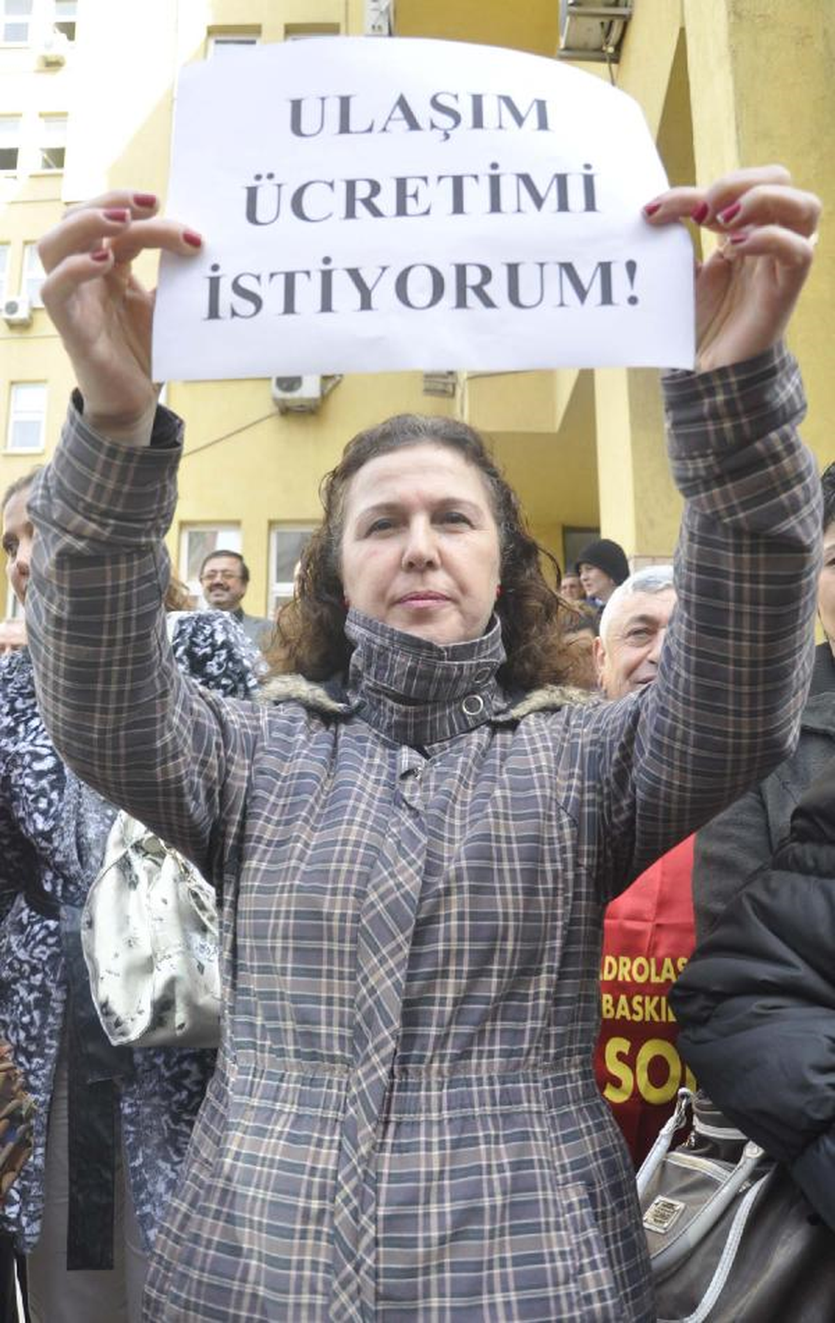Samsun\'da Bes Üyeleri Adliye Önünde Bordro Yaktı