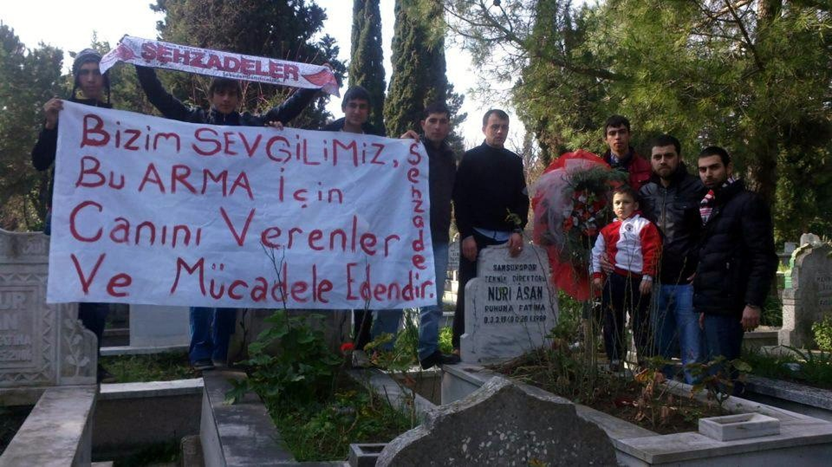 Şehzadeler\'den Mezar Ziyareti