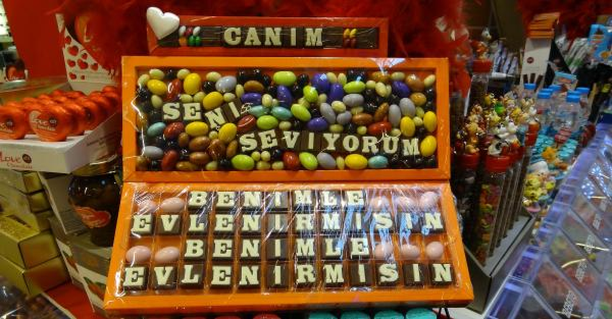 \'Sevgililer Günü\'nde Çikolatalı Yazılara İlgi