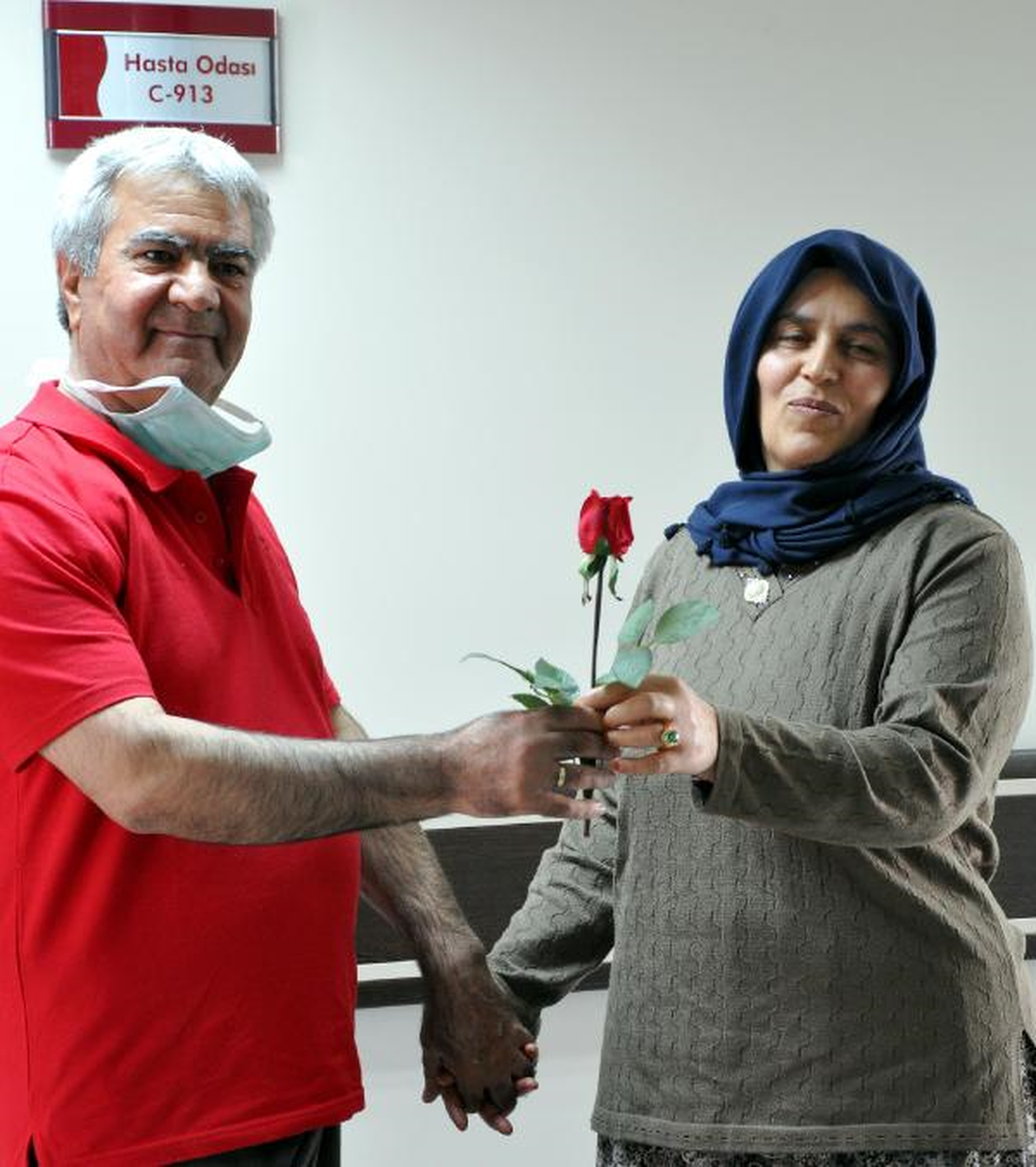 \'Sevgililer Günü\'nde Eşine Böbreğini Verdi