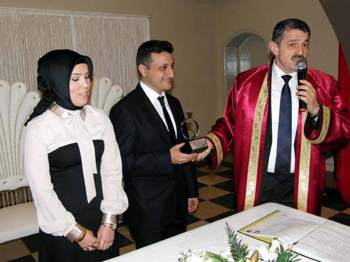 Sevgililer Günü\'nde Evlendiler
