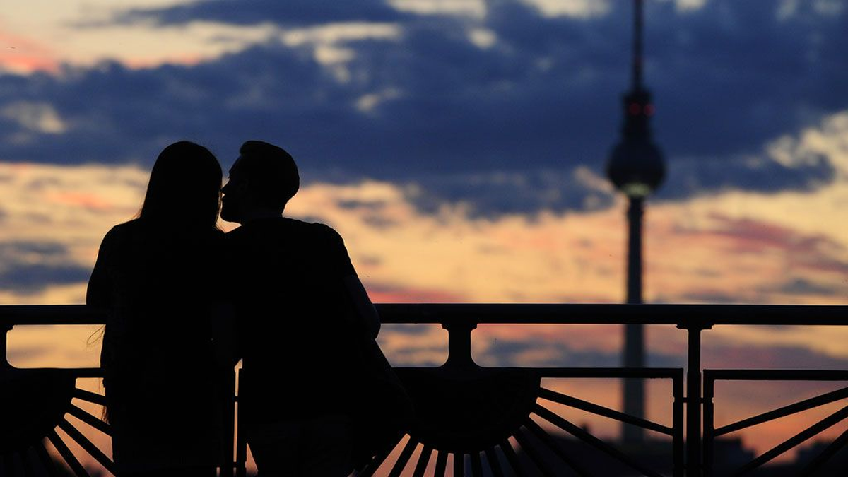 Sevgililer Günü'nde Tayland'da En Uzun Öpüşme Rekoru