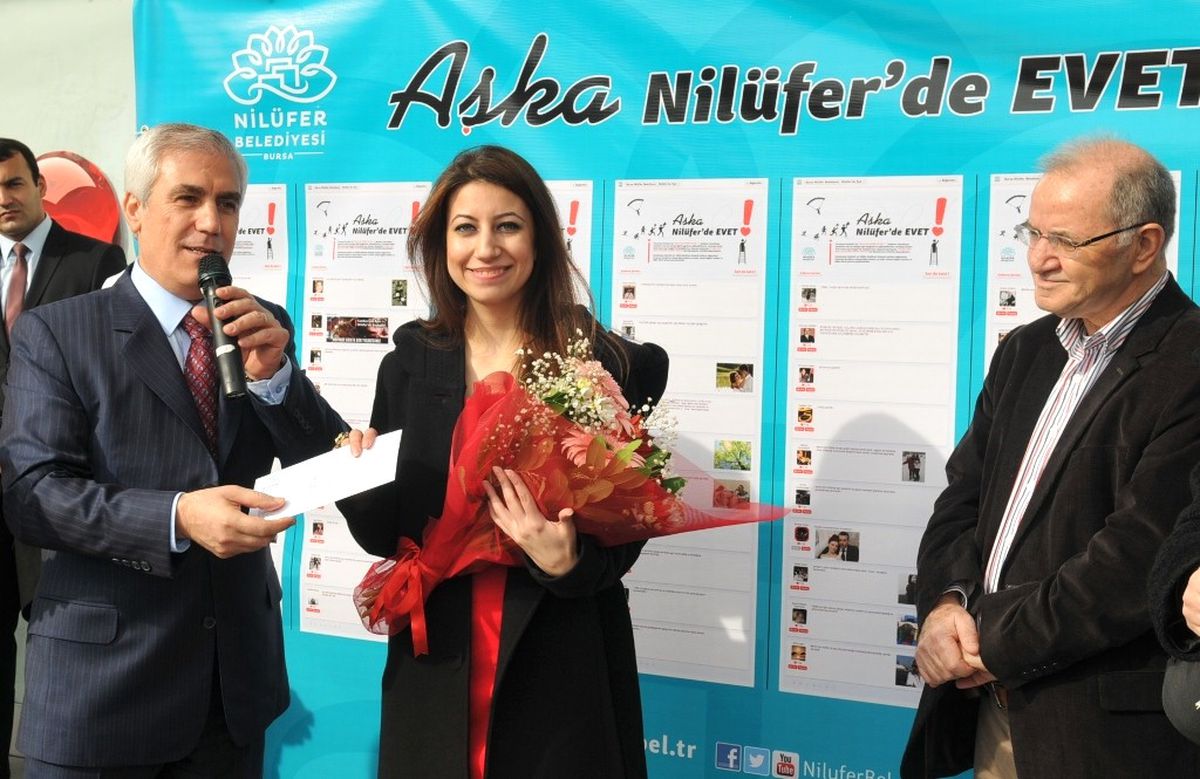 Sevgililer Gününde Dev Pastalı Kutlama