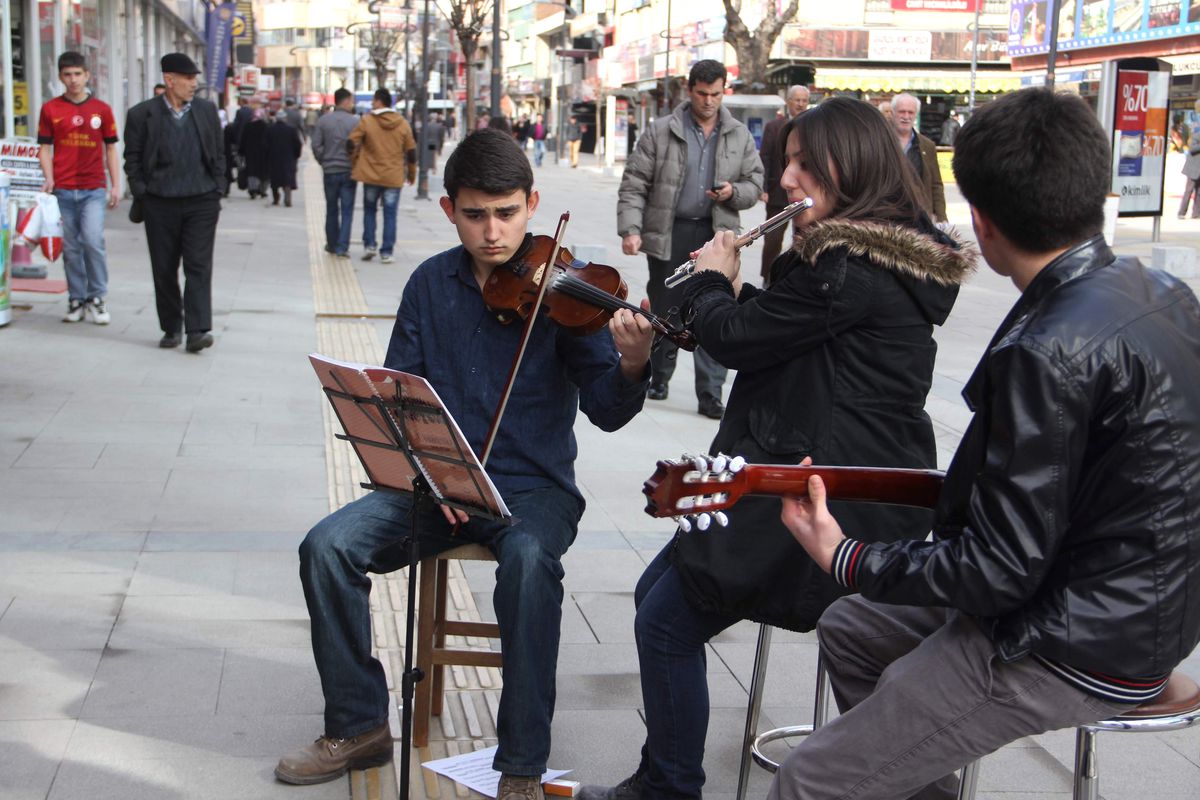 Sevgililer İçin Canlı Müzik