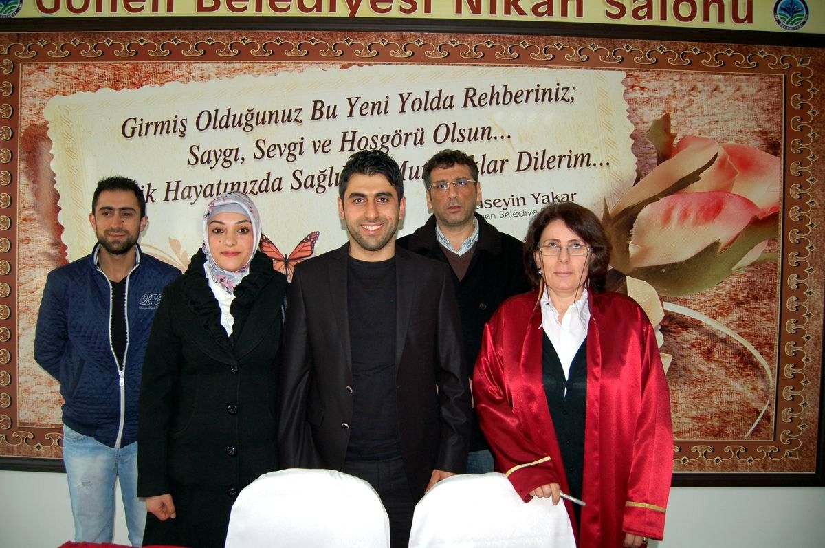Sevgililer Nikah İçin Sıraya Girdi
