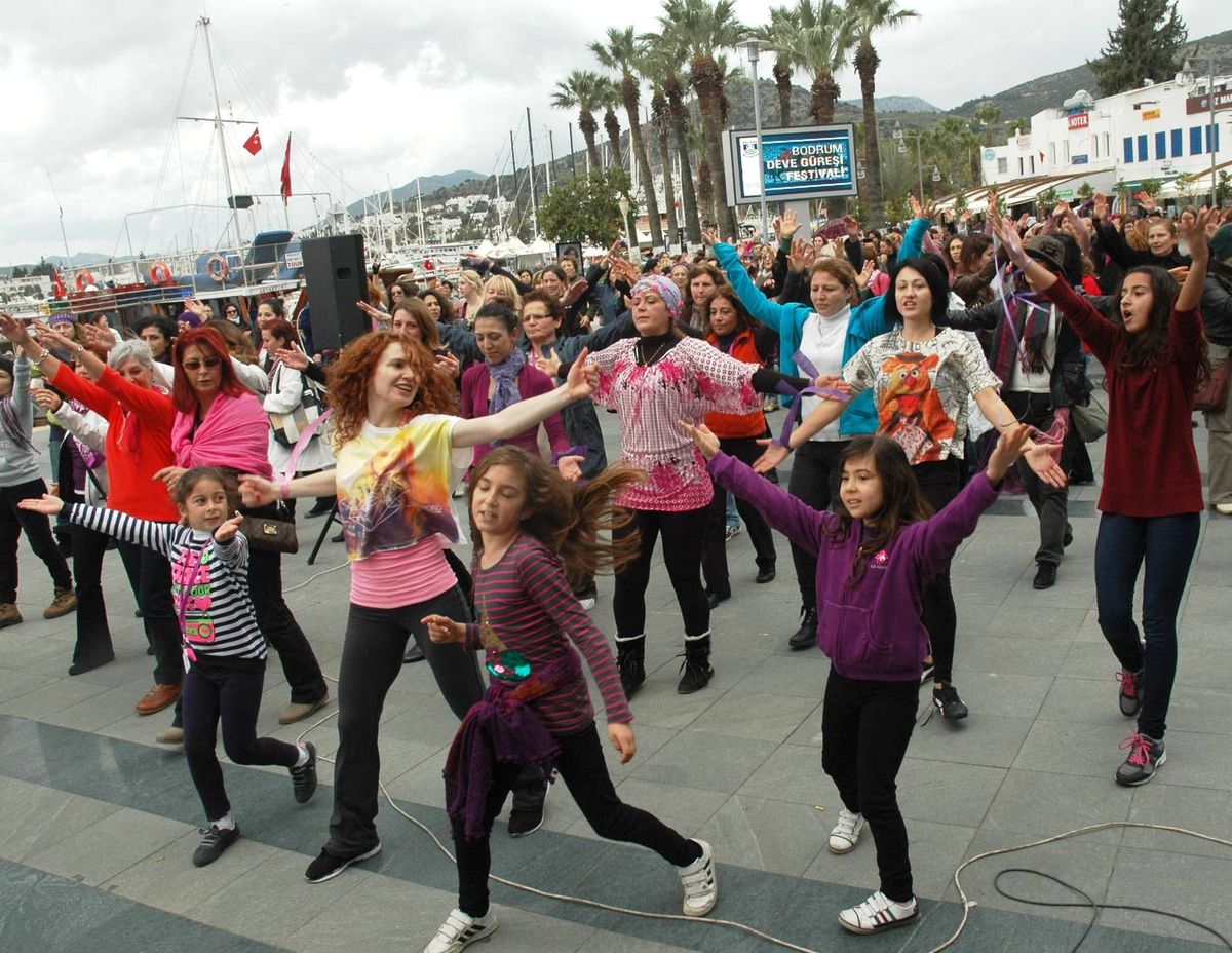 Şiddete Tepki İçin Dans Eden Kadınlar Profesyonel Dansçılara Taş Çıkarttı