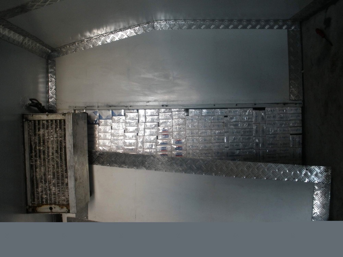 Sigara Kaçakçılarının Zulasını Polis Patlattı