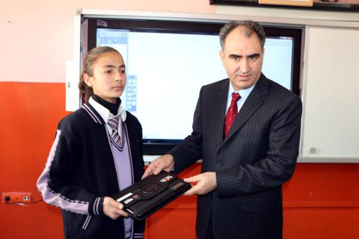 Şırnak\'ta Tablet Bilgisayarlı Eğitim Dönemi Başladı