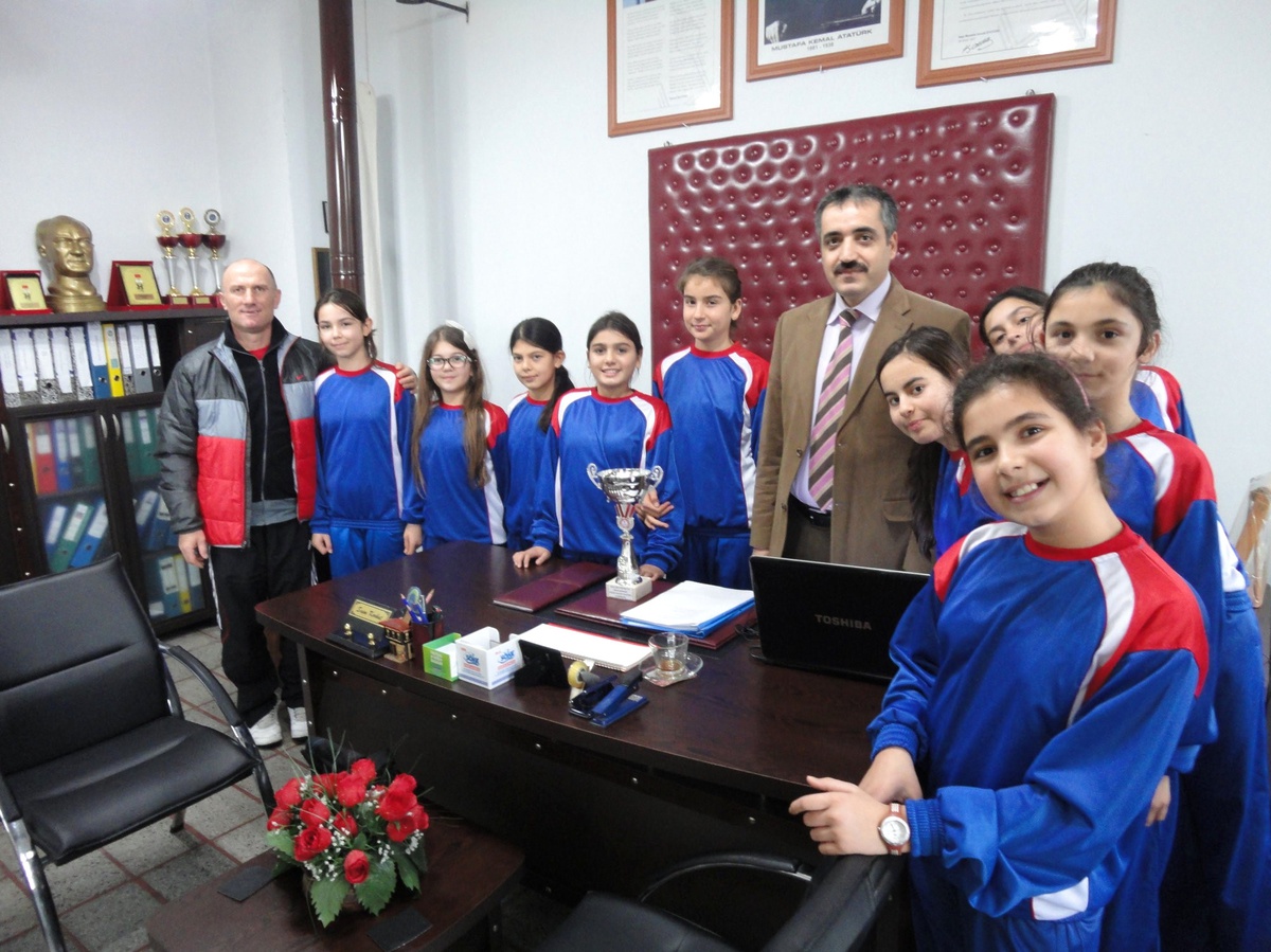Sökeli Şampiyon Veloybolculardan Halk Eğitim Merkezi Ziyareti