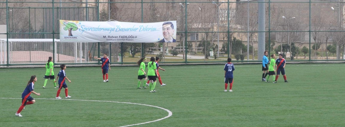 Liseler Arası Bayanlar Futbol Turnuvası Başladı