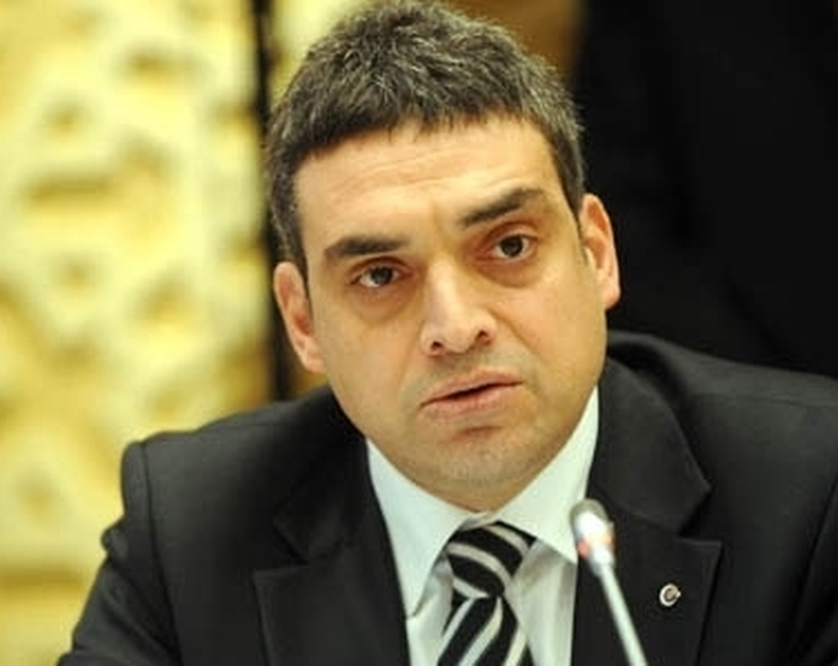 Umut Oran : Mısır\'a Uçan Japon İçki İsterse Ne Diyeceksiniz?