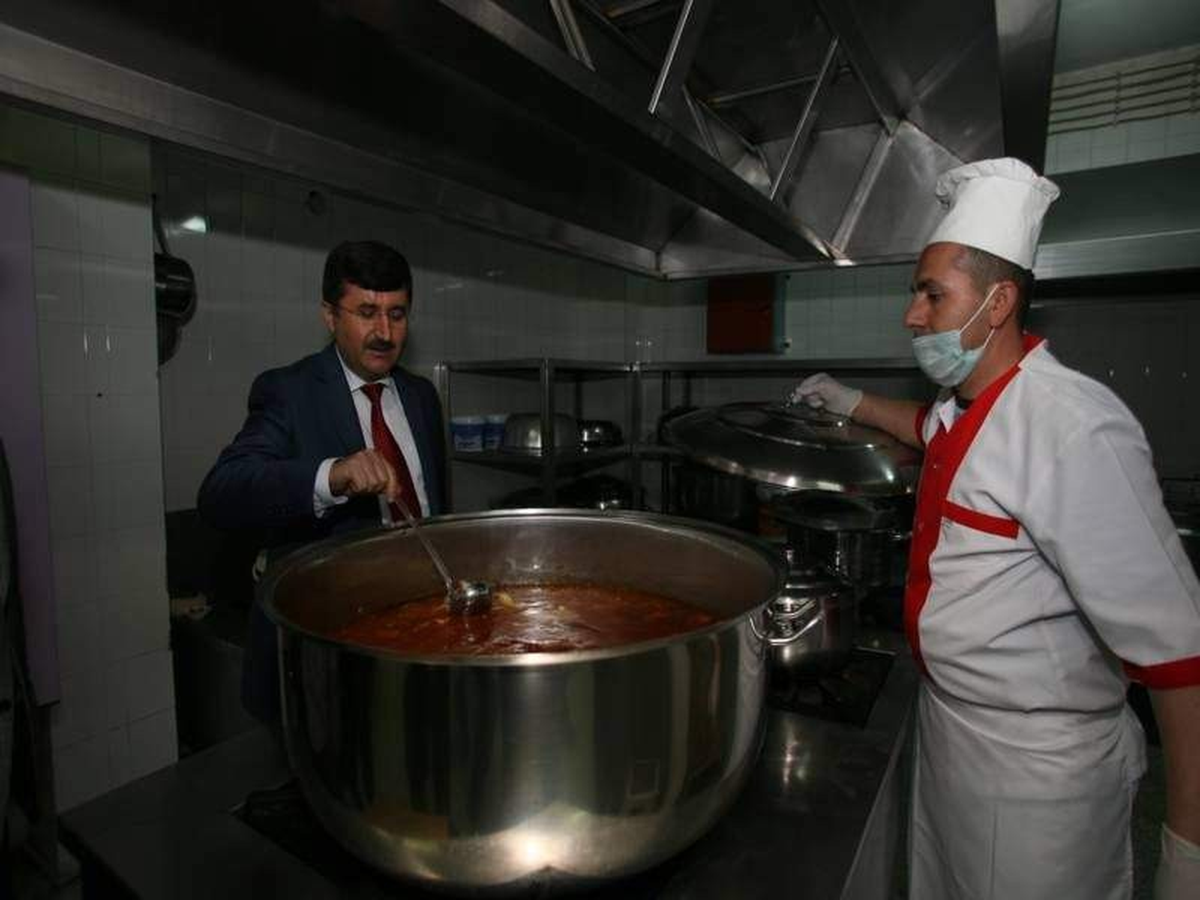 Vali Öz\'den Okulda Yemekhane Denetimi