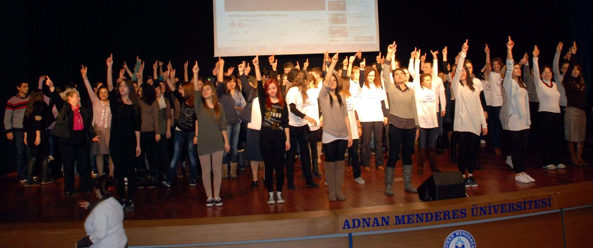 Adü\'lü Gençler Kadına Şiddeti Dansla Protesto Etti
