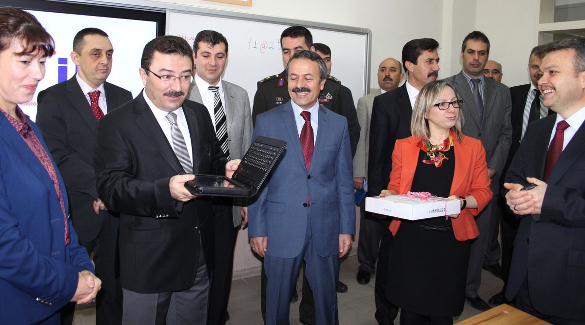Aksaray\'da Tablet Bilgisayar Dağıtıldı