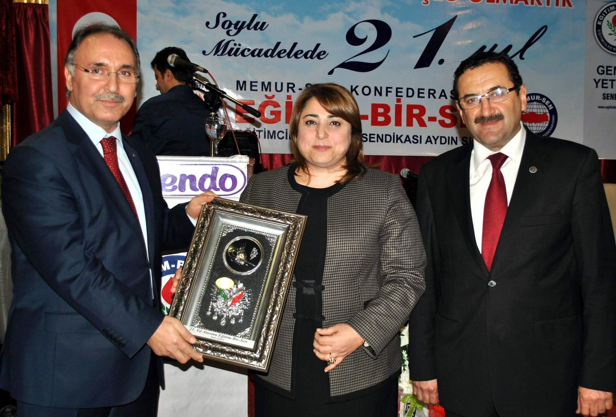 Aydın Eğitim-Bir-Sen\'de 21. Yaş Coşkusu