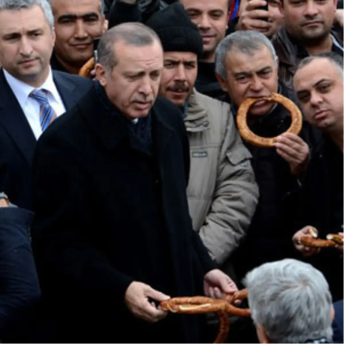 Başbakan Erdoğan Cemaate Simit Ismarladı