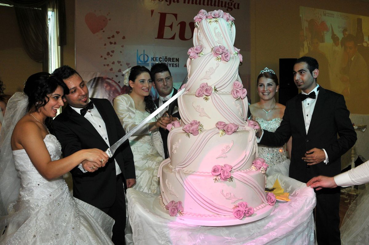 Başkan Ak, 14 Şubat\'ta 14 Çifti Evlendirdi