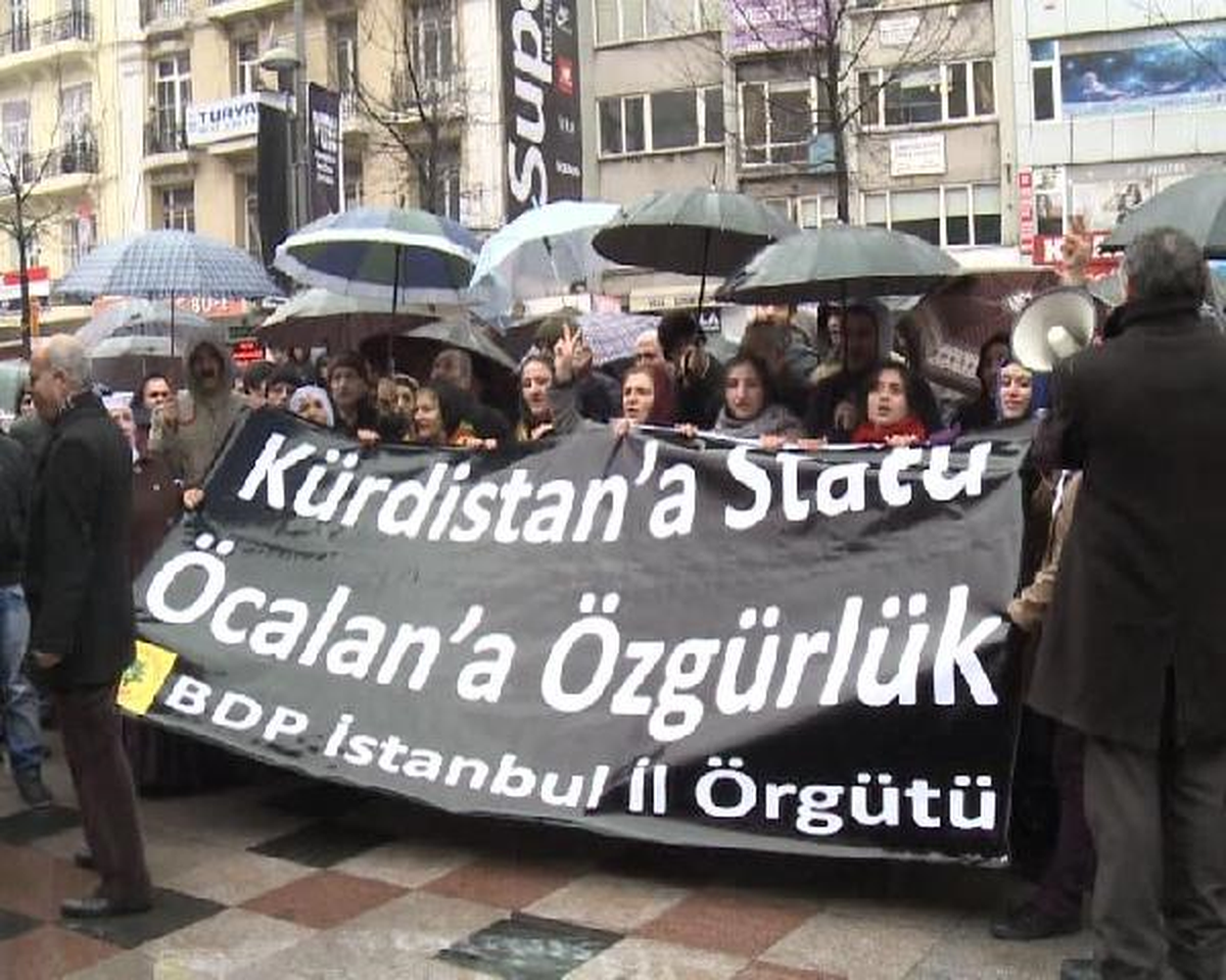BDP\'liler Mecidiyeköy\'de Yol Kapatıp Yürüdü
