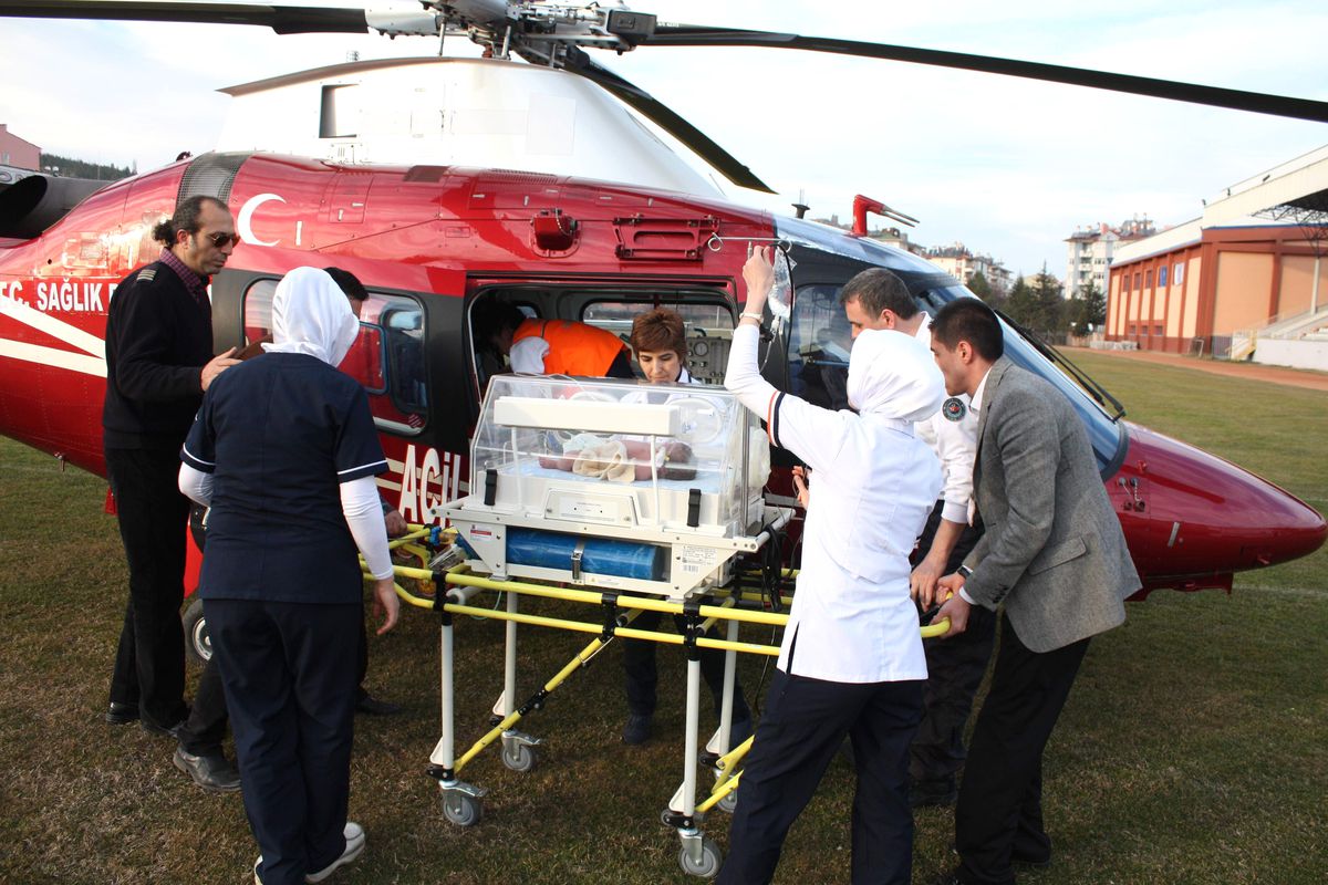 Bir Günlük Bebek İçin Ambulans Helikopter Geldi