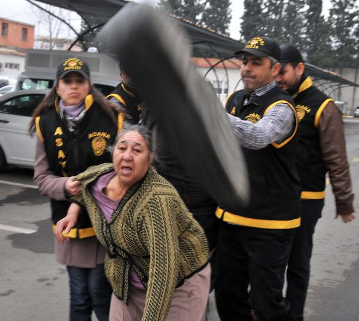 "Bohçayı Açarsan, Kocan Ölür"