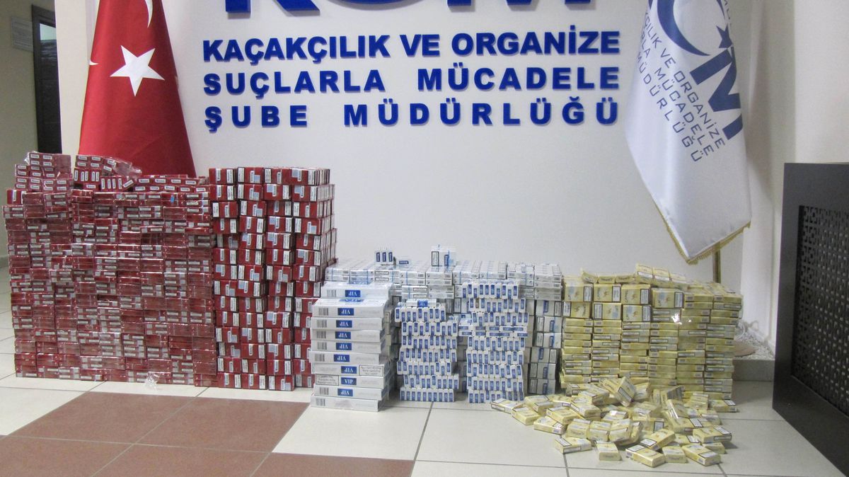 Çay Kolisinden 3 Bin 590 Paket Kaçak Sigara Ele Geçti