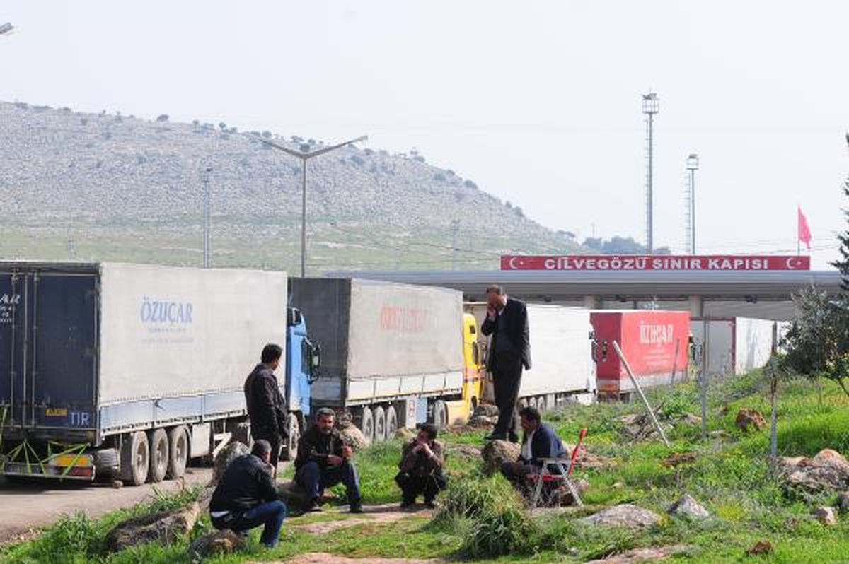 Cilvegözü'nde Yardım Tırları Tampon Bölgeye Alındı