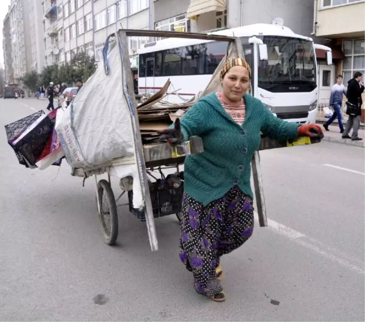 Eşi Askere Gidince Atık Toplama İşi Ona Kaldı