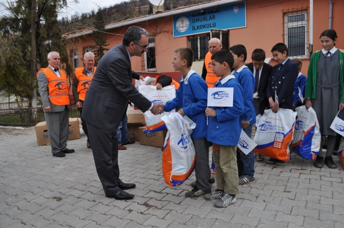 Gönüllüler Sevgilerini Paylaştı