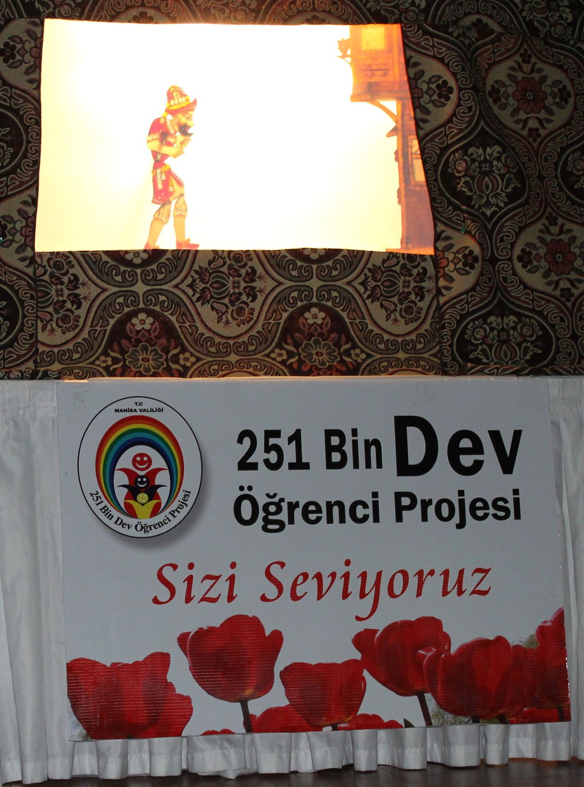 Hacivat ile Karagöz Çocukları Eğlendirdi
