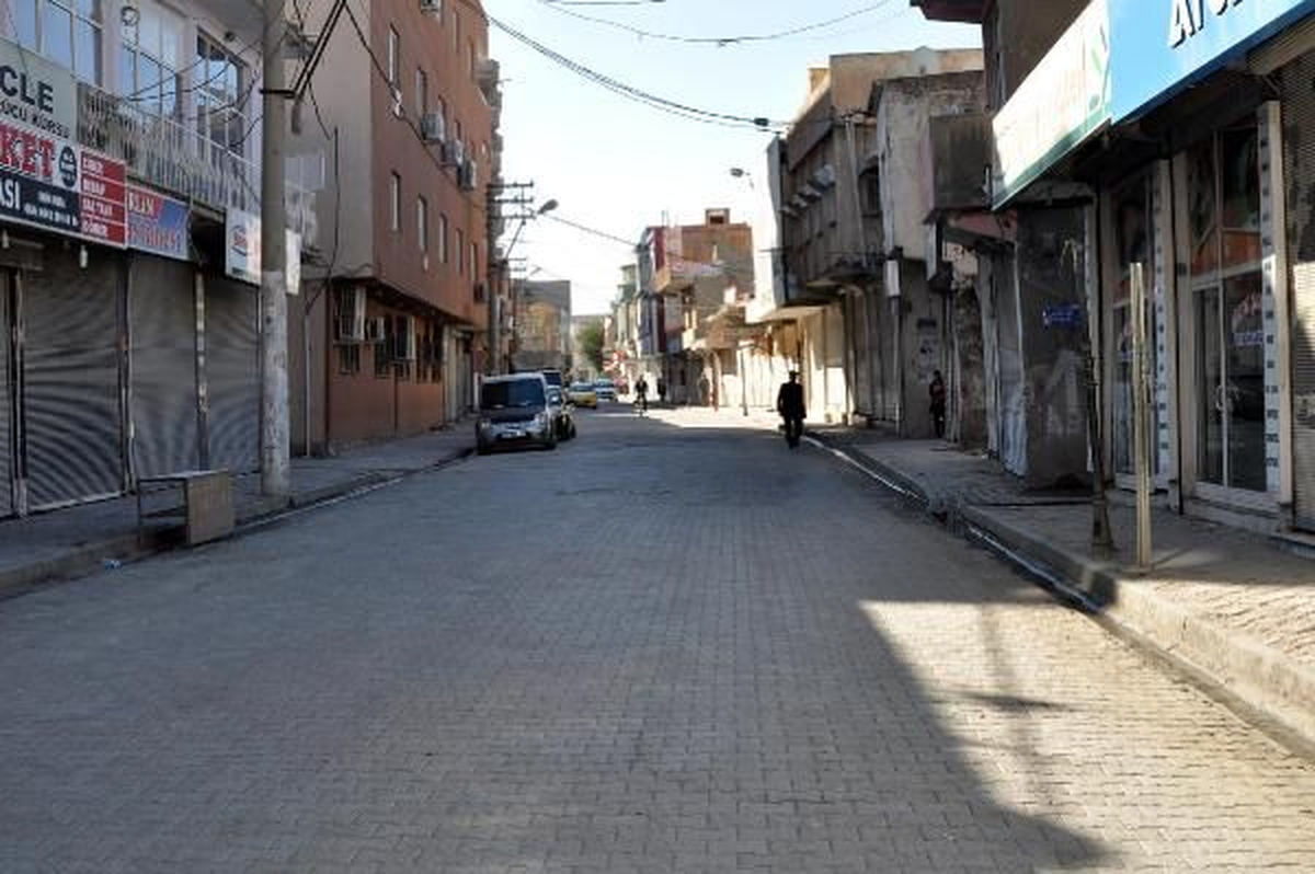Hakkari\'de Tamamen, Van\'da Kısmen Kepenkler Kapalı