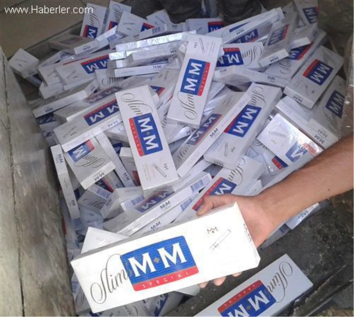 İzmir\'de 34 Bin Paket Kaçak Sigara Ele Geçirildi