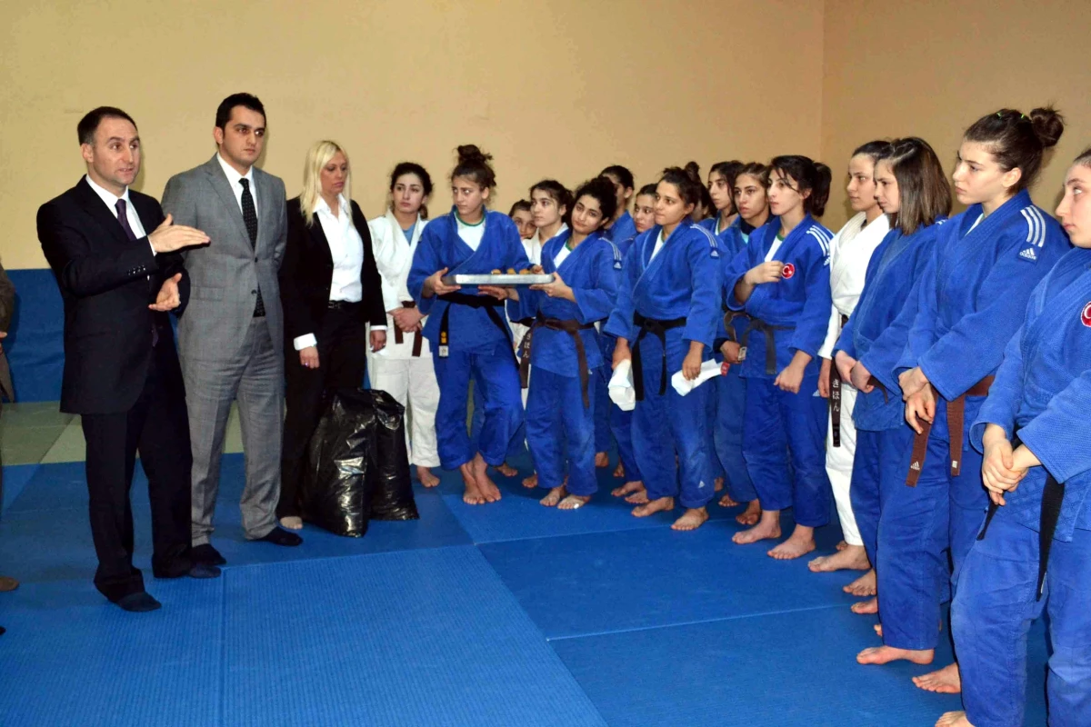 Judo Milli Takımı\'na Şahin\'den Moral Ziyareti