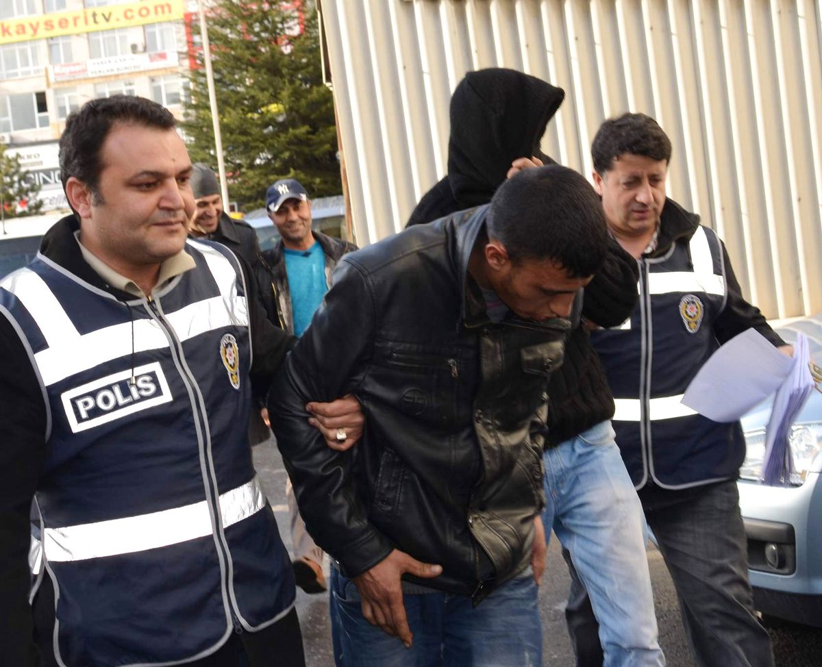 Kablo Hırsızları Yakalandı