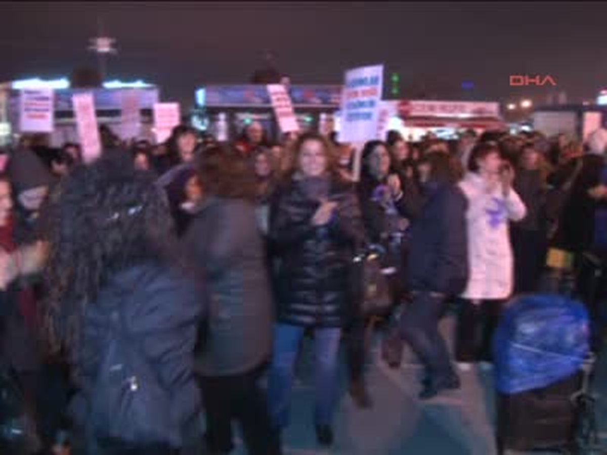 Kadına Karşı Şiddete Danslı Protesto Kamera.