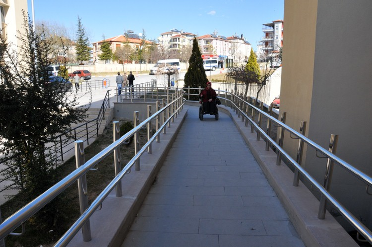 Karaman Valiliği\'nde Engellilere Ulaşım Kolaylığı
