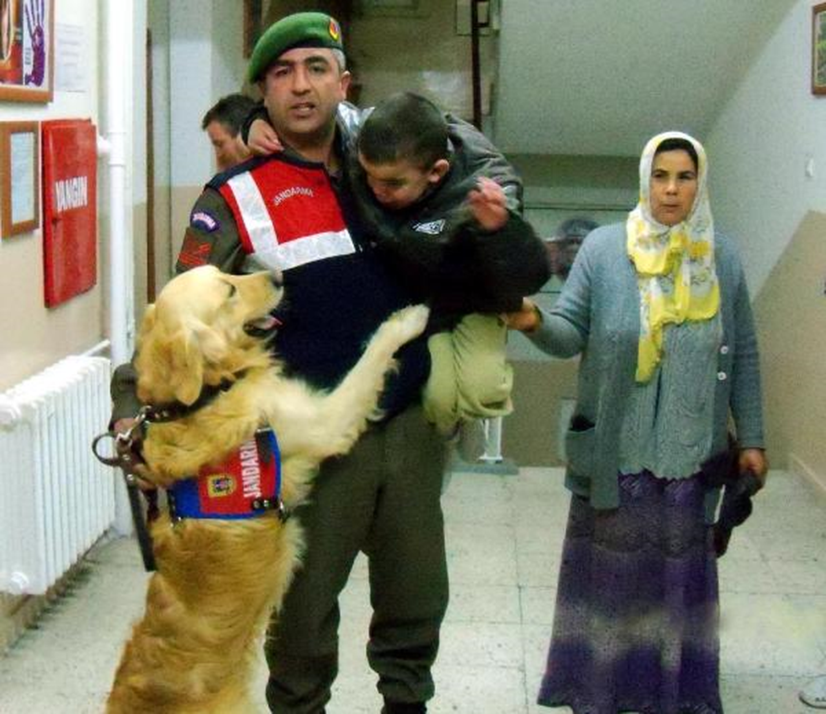 Engelli Çocuğu İz Takip Köpeği Buldu