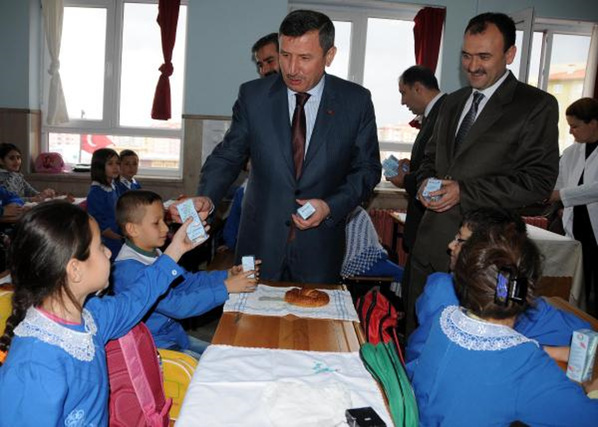 Kayseri\'de 1712 Veli Çocuğuna Okul Sütü İstemedi