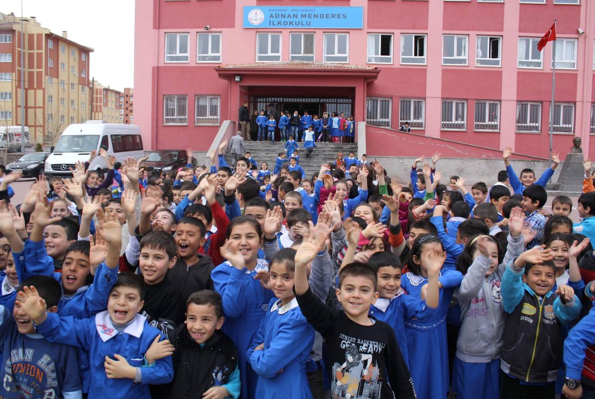 Binlerce Veli Çocuklarına Süt Verilmesini İstemedi