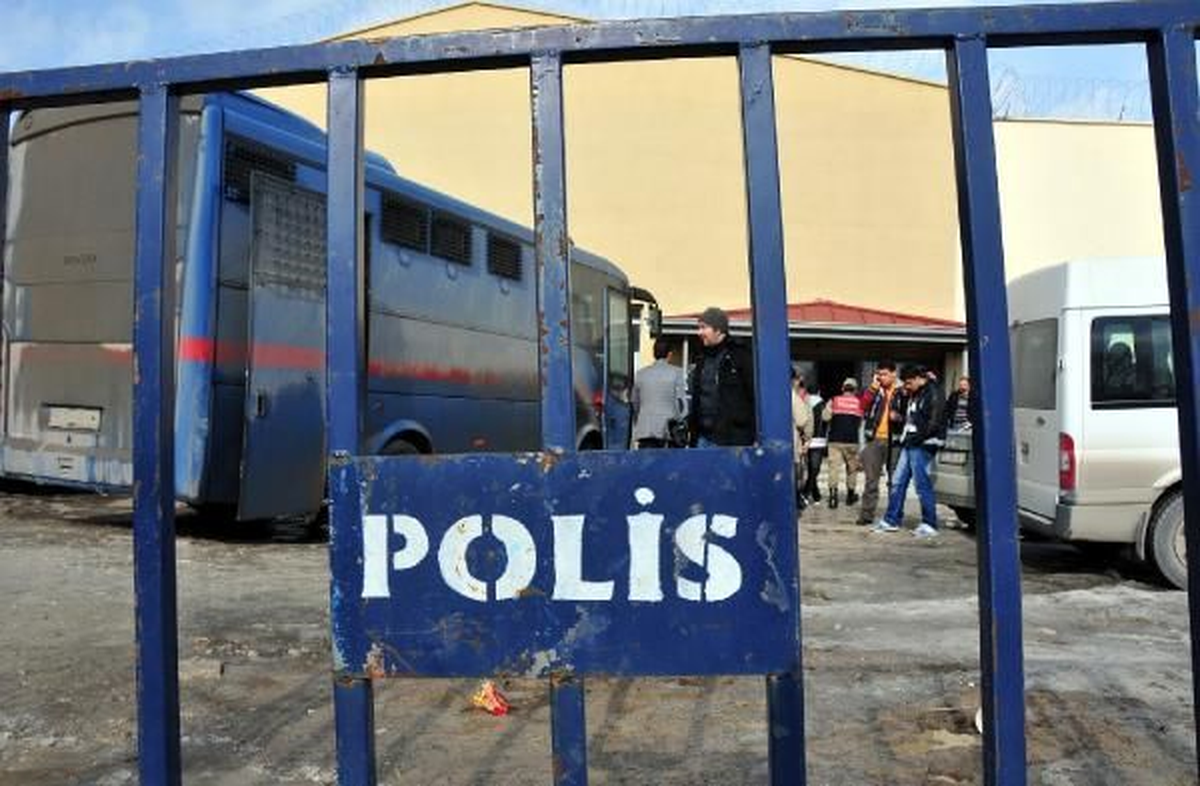 Kck Mardin Davasında 2 Tahliye