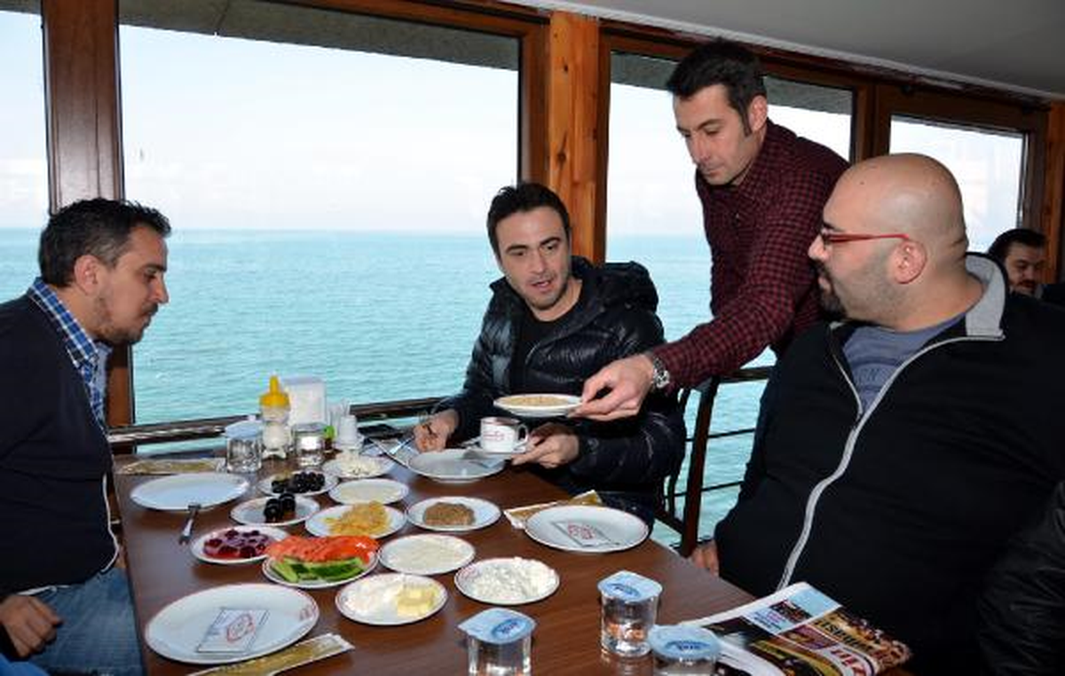 Kutsi, Van\'da Kahvaltı Yaptı