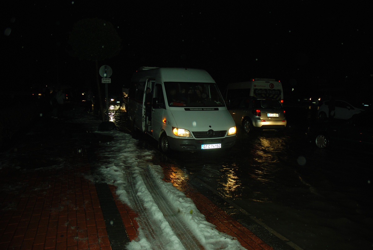 Manavgat\'ta Dolu Yağışı Hayatı Olumsuz Etkiledi