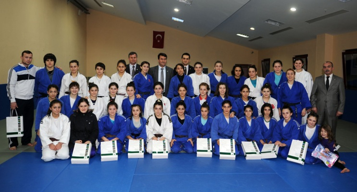 Milli Judoculara Başkandan Baklava