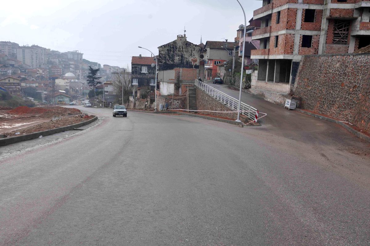 Miralay Mümtaz Caddesi\'ne Asfalt Döküldü