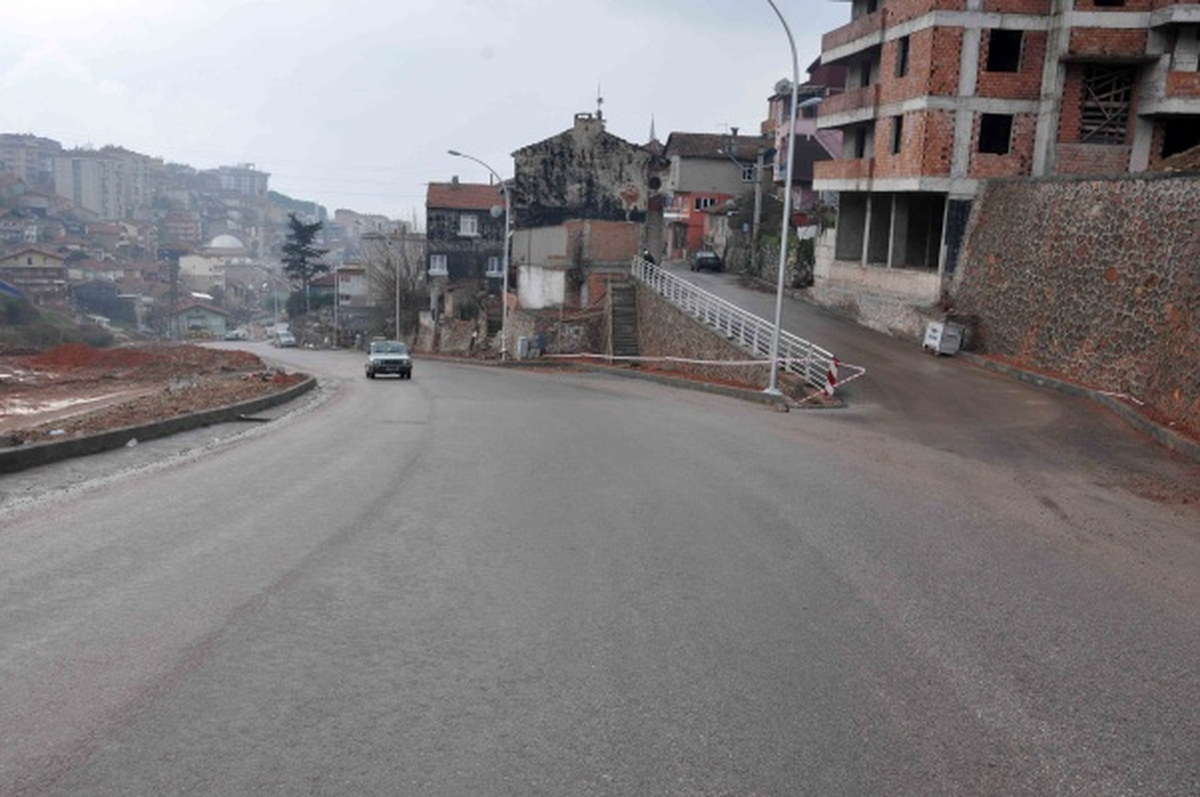 Miralay Mümtaz Caddesi\'ne Asfalt Döküldü