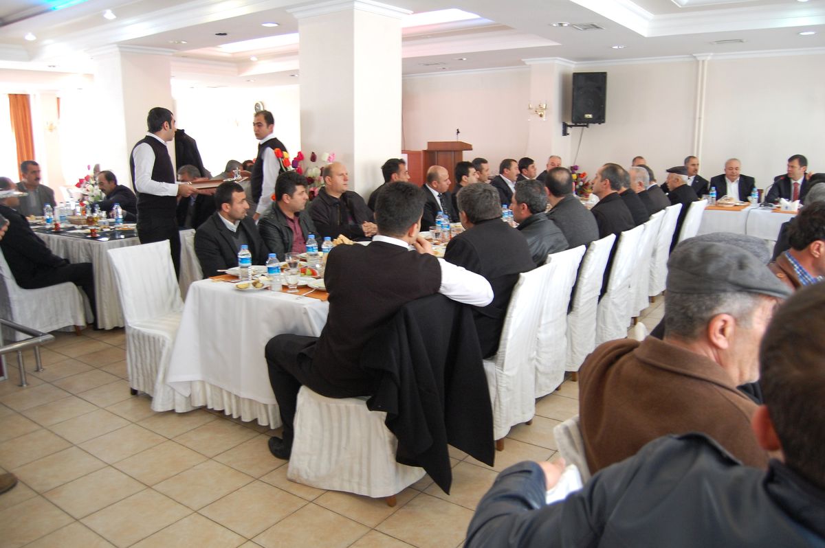 Müdür Akgüç Esnafla Bir Araya Geldi