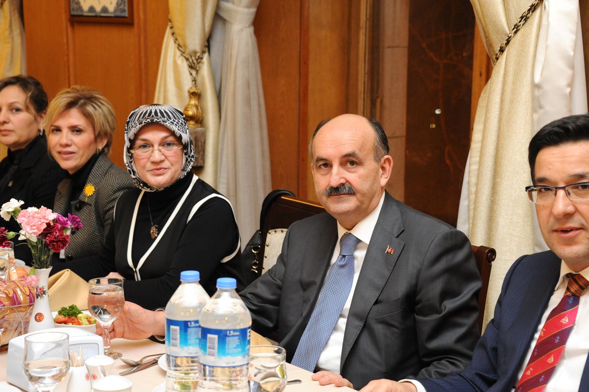 Müezzinoğlu Trakya Milletvekilleri ve Parti Yöneticileriyle Yemekte Buluştu