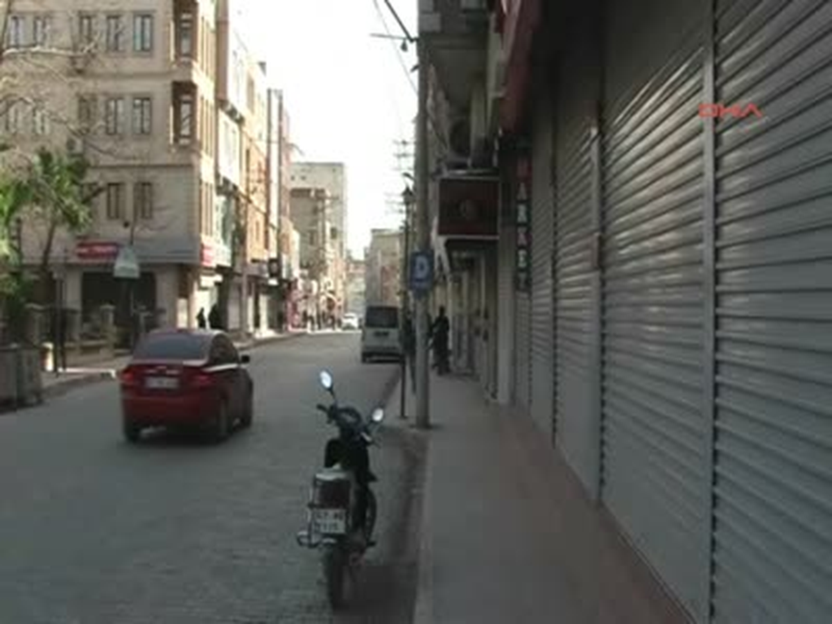 Nusaybin\'de Kepenkler Kapalı