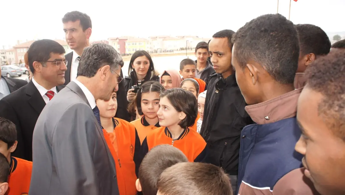 Öğrencilere, Tablet Bilgisayar Dağıtıldı