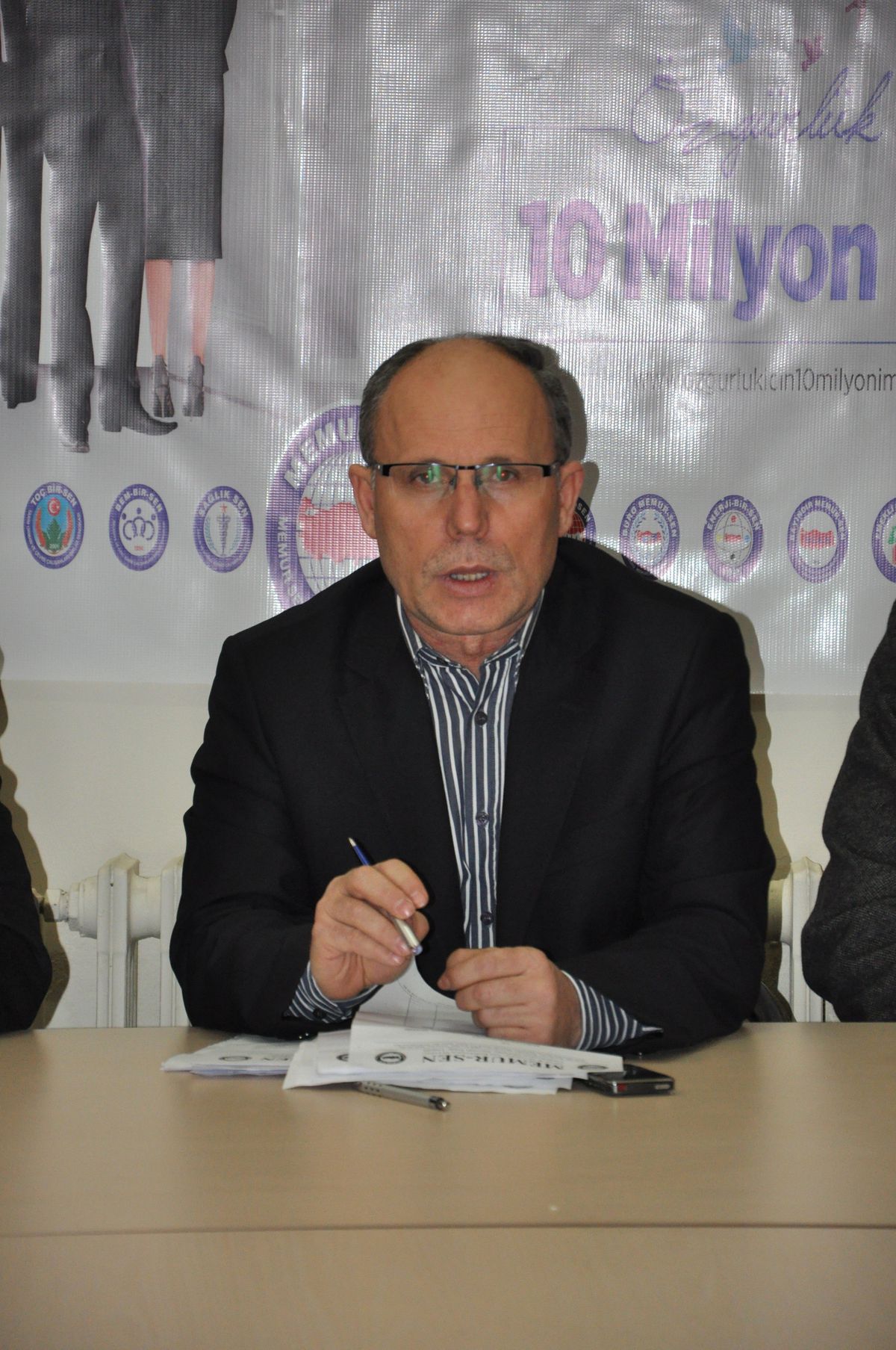 "Özgürlük İçin 10 Milyon İmza" Kampanyası -Memur-Sen Konfederasyonu\'nun Düzenlediği Kampanya İçin...